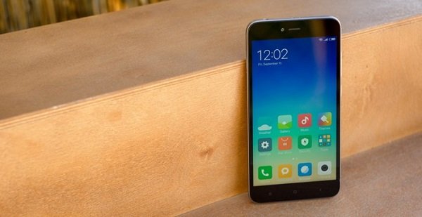 Смартфон на солнце